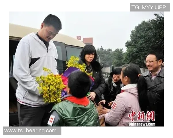 姚明关爱留守儿童的心路历程与社会责任探讨