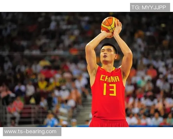 姚明挥旗展现中国篮球精神激励年轻一代追逐梦想的力量